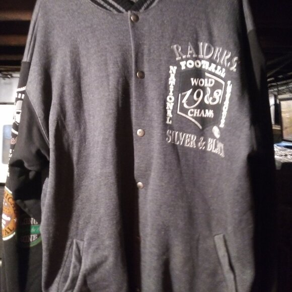 Vintage 1990's NFL Los Angels Raiders 1983 Super Bowl Champion Throwback Jacket
